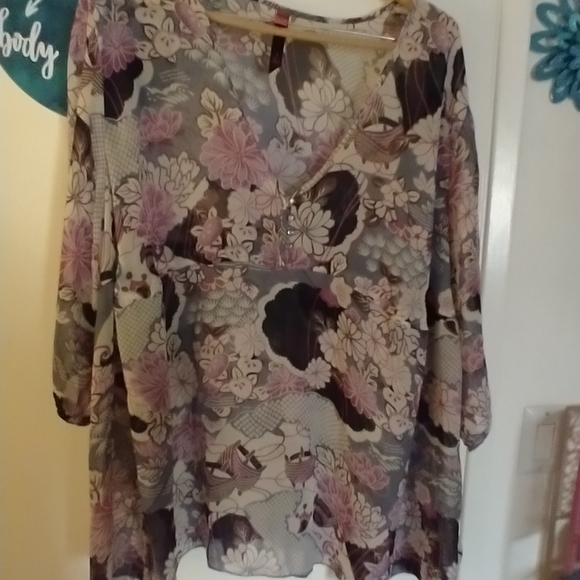 Top - Picture 2 of 3